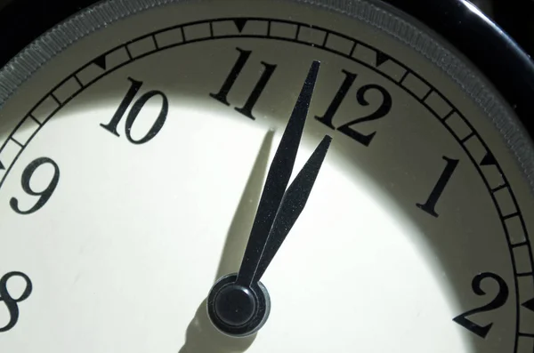 Doomsday Clock Ξυπνητήρι Που Δύο Λεπτά Πριν Από Μεσάνυχτα Αντιπροσωπεύουν — Φωτογραφία Αρχείου