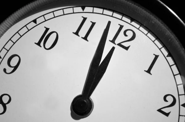 Doomsday Clock Ξυπνητήρι Που Δύο Λεπτά Πριν Από Μεσάνυχτα Αντιπροσωπεύουν — Φωτογραφία Αρχείου