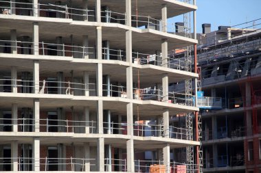 Kentsel bir çevrede inşaat alanı