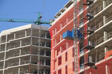 Kentsel bir çevrede inşaat alanı