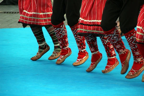 Выставка Традиционных Сербских Танцев Улице — стоковое фото