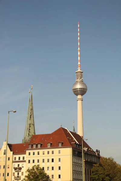 柏林Alexanderplatz电视塔视图 — 图库照片