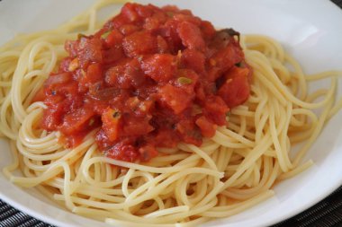 domates soslu makarna