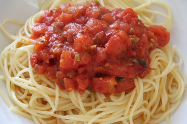 domates soslu makarna