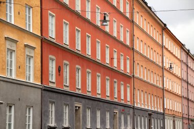 Stockholm şehir merkezindeki bir binanın cephesi.