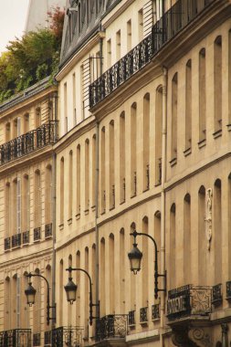 Paris 'in bir binasının cephesi