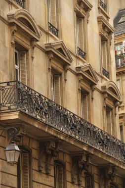 Paris 'in bir binasının cephesi