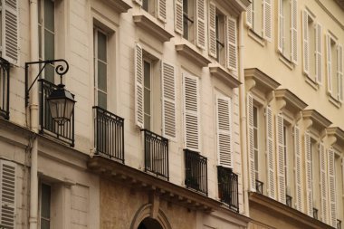 Paris 'in bir binasının cephesi