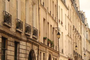 Paris 'in bir binasının cephesi