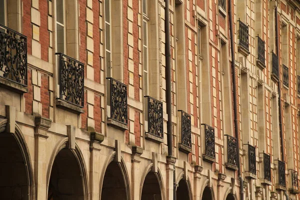 パリの建物のファサード — ストック写真