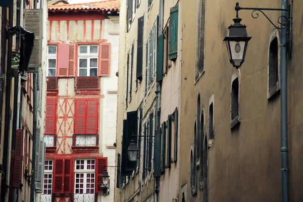 Typowy Baskijski Dom Starym Mieście Bayonne Francja — Zdjęcie stockowe