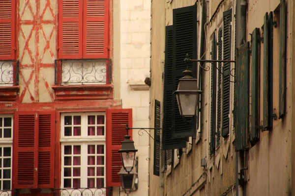 Typisch Baskisch Huis Oude Binnenstad Van Bayonne Frankrijk — Stockfoto