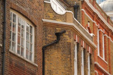 Londra şehir merkezinde bir bina.