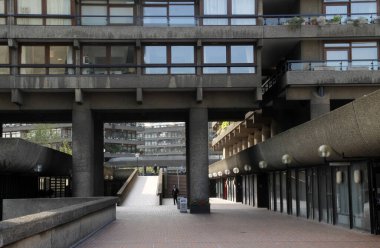 Londra şehir merkezinde bir bina.