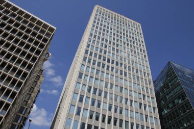 Londra şehir merkezinde bir bina.