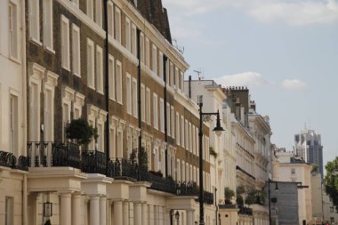 Londra şehir merkezinde bir bina.