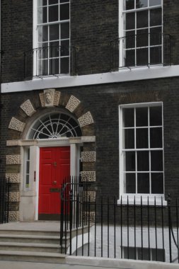 Londra şehir merkezinde bir bina.