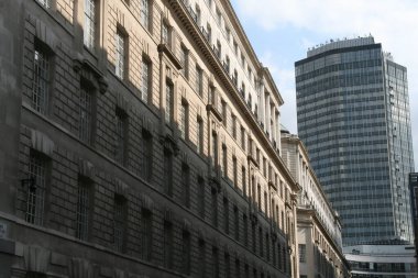 Londra şehir merkezinde bir bina.