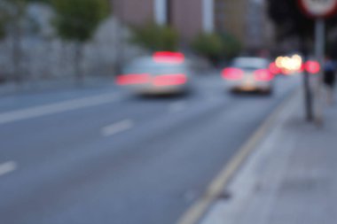Şehir yolunda trafik vardı.