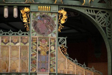 Prag 'da klasik bir binanın cephesi