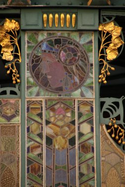 Prag 'da klasik bir binanın cephesi