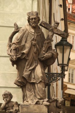 Prag 'da klasik bir binanın cephesi