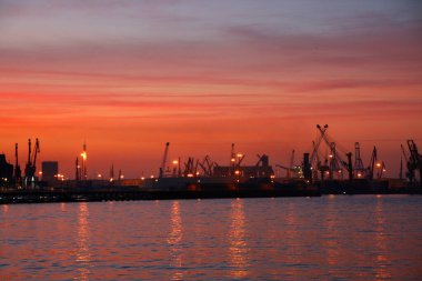 İspanya 'nın Bilbao şehrinde alacakaranlık.