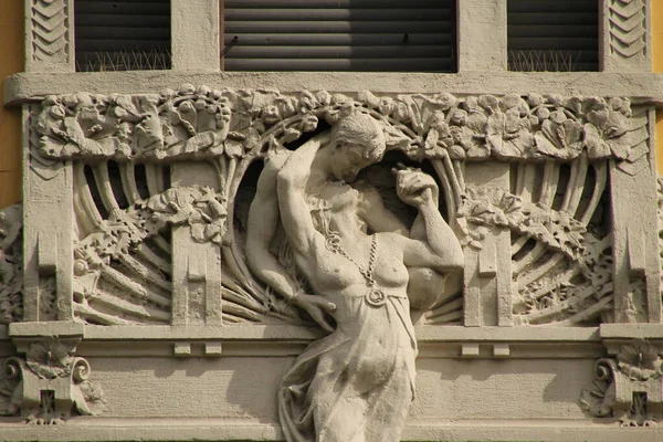 Scultura Una Facciata Edificio Milano — Foto Stock