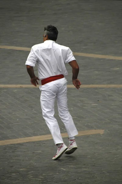 Tarian Tradisional Basque Dalam Festival Rakyat — Stok Foto