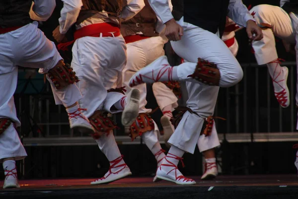 Halk Festivalinde Geleneksel Bas Dansı — Stok fotoğraf