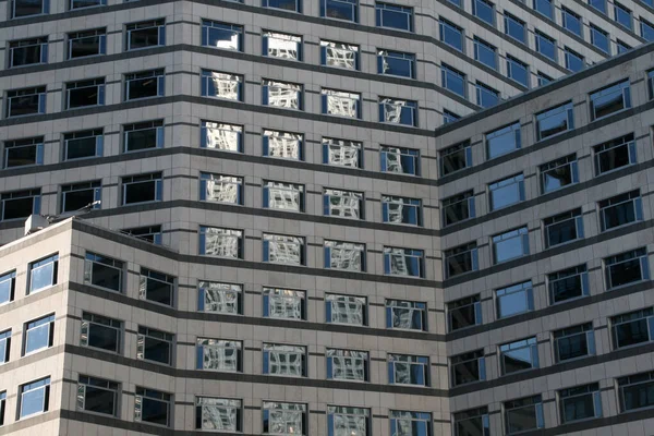 Canary Wharf, Londra 'daki ofis kulesi.