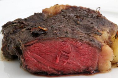 Tabakta kızarmış et.