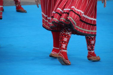 Festivalde geleneksel Balkanik dans
