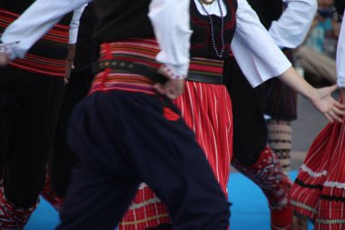 Festivalde geleneksel Balkanik dans