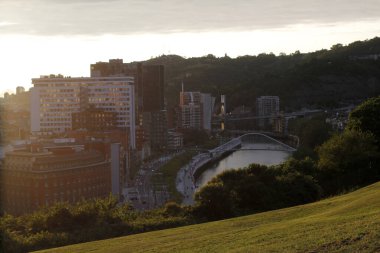 Bir tepeden Bilbao manzarası