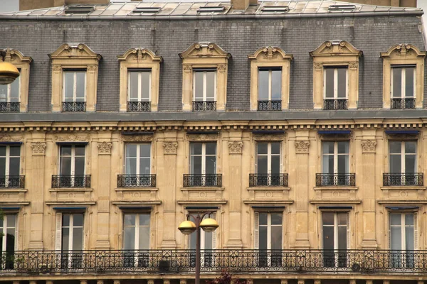Klasyczny Budynek Paryża — Zdjęcie stockowe