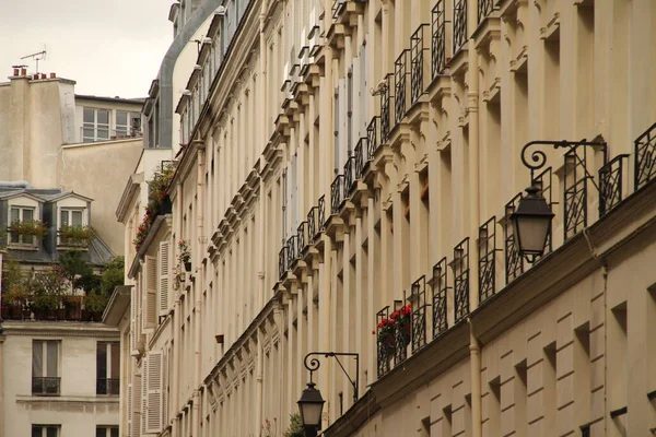 Klasyczny Budynek Paryża — Zdjęcie stockowe