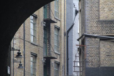 Londra şehir merkezinde bir bina.