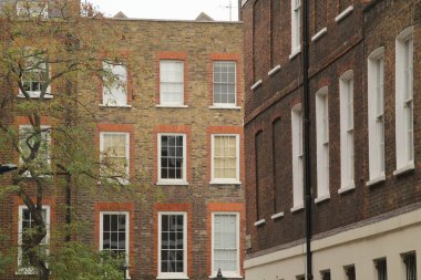 Londra şehir merkezinde bir bina.