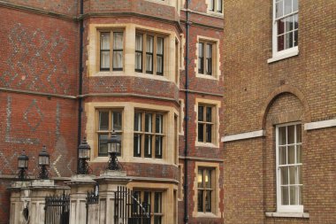 Londra şehir merkezinde bir bina.