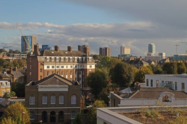 Londra şehir merkezinde bir bina.