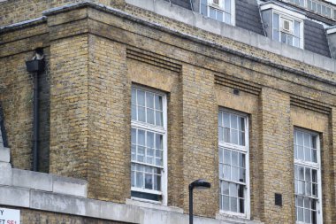 Londra şehir merkezinde bir bina.