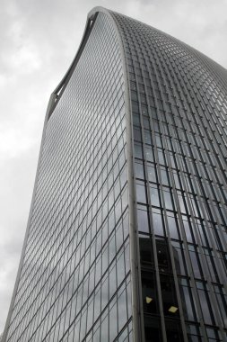 Londra şehir merkezinde bir bina.