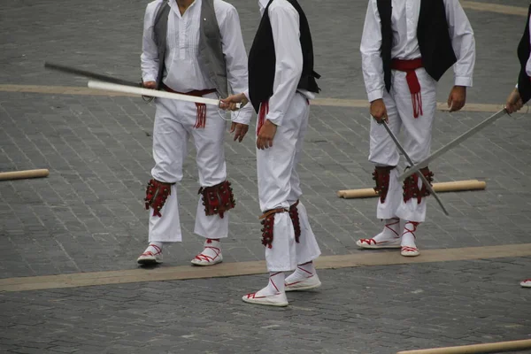 Halk Festivalinde Geleneksel Bas Dansı — Stok fotoğraf