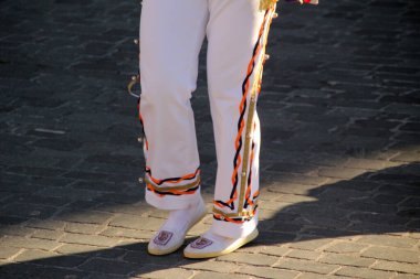 Halk festivalinde Bask dansı sergisi