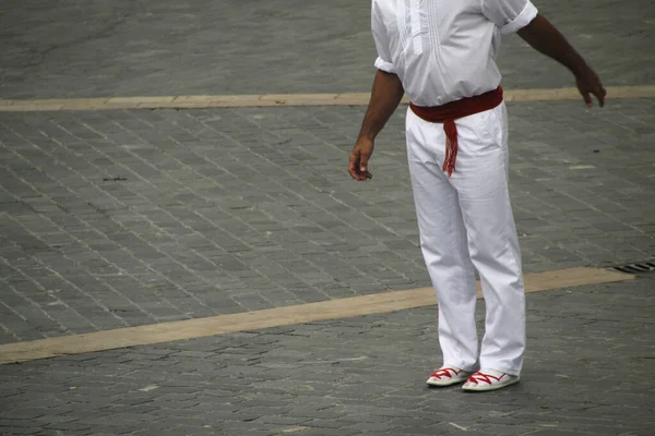 Halk festivalinde Bask dansı sergisi