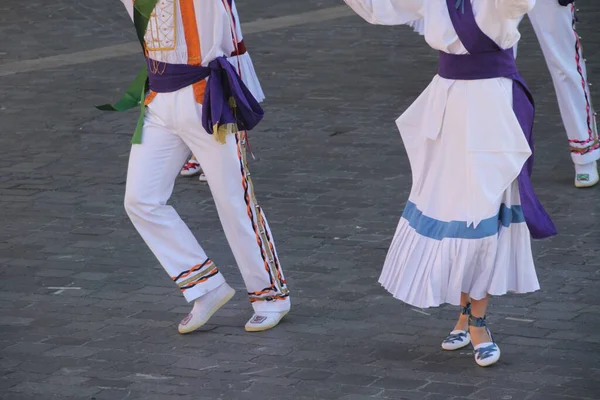 民俗祭でのバスク舞踊展 — ストック写真