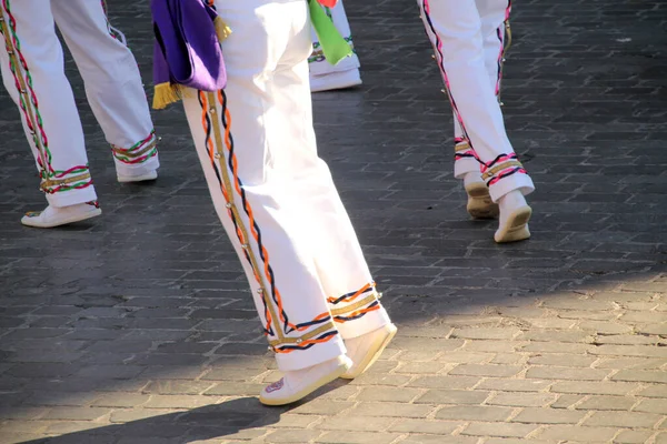 民俗祭でのバスク舞踊展 — ストック写真