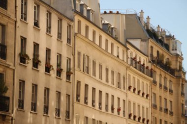 Paris şehir merkezinde klasik mimari