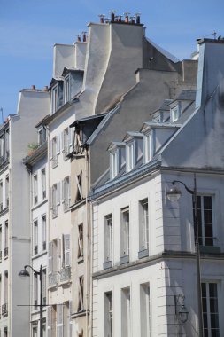 Paris şehir merkezinde klasik mimari